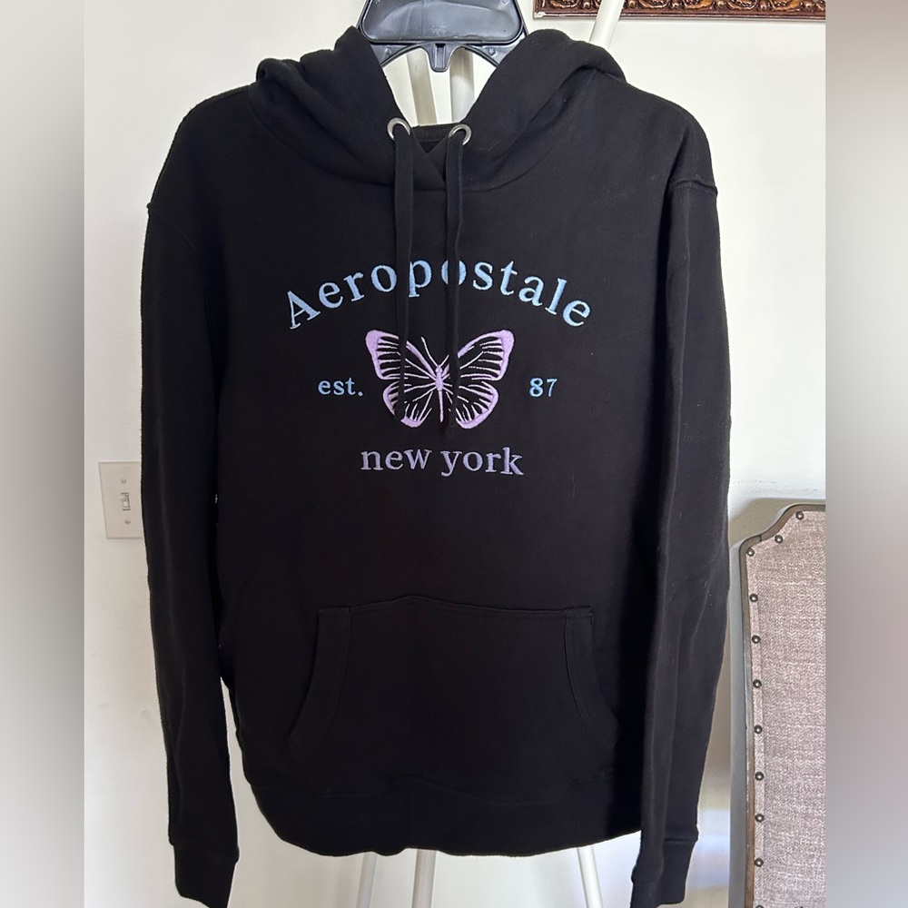 Sweater. Aeropostale . Size small. black